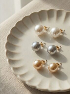 14K Gold 3 Pairs Peach Gray White Pearl Stud Earrings Set Modern Minimalist
